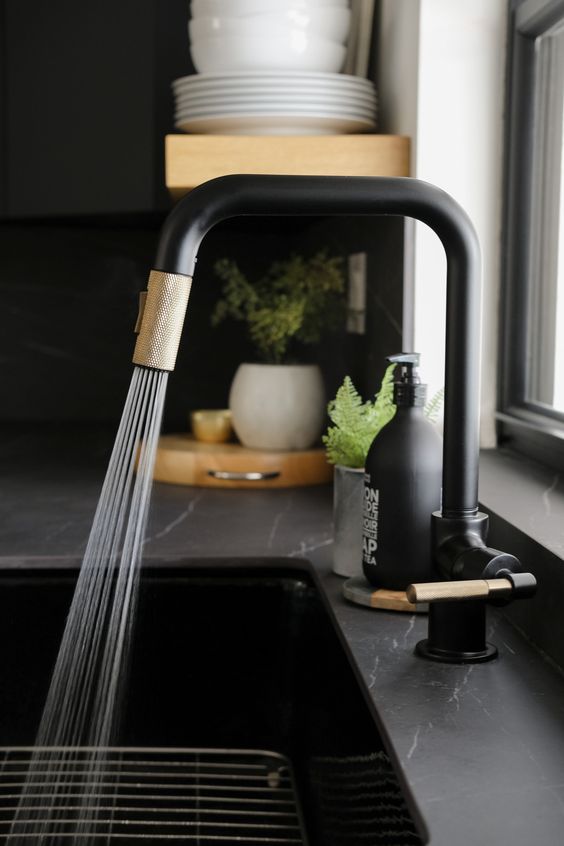 Dare the black faucet in your kitchen