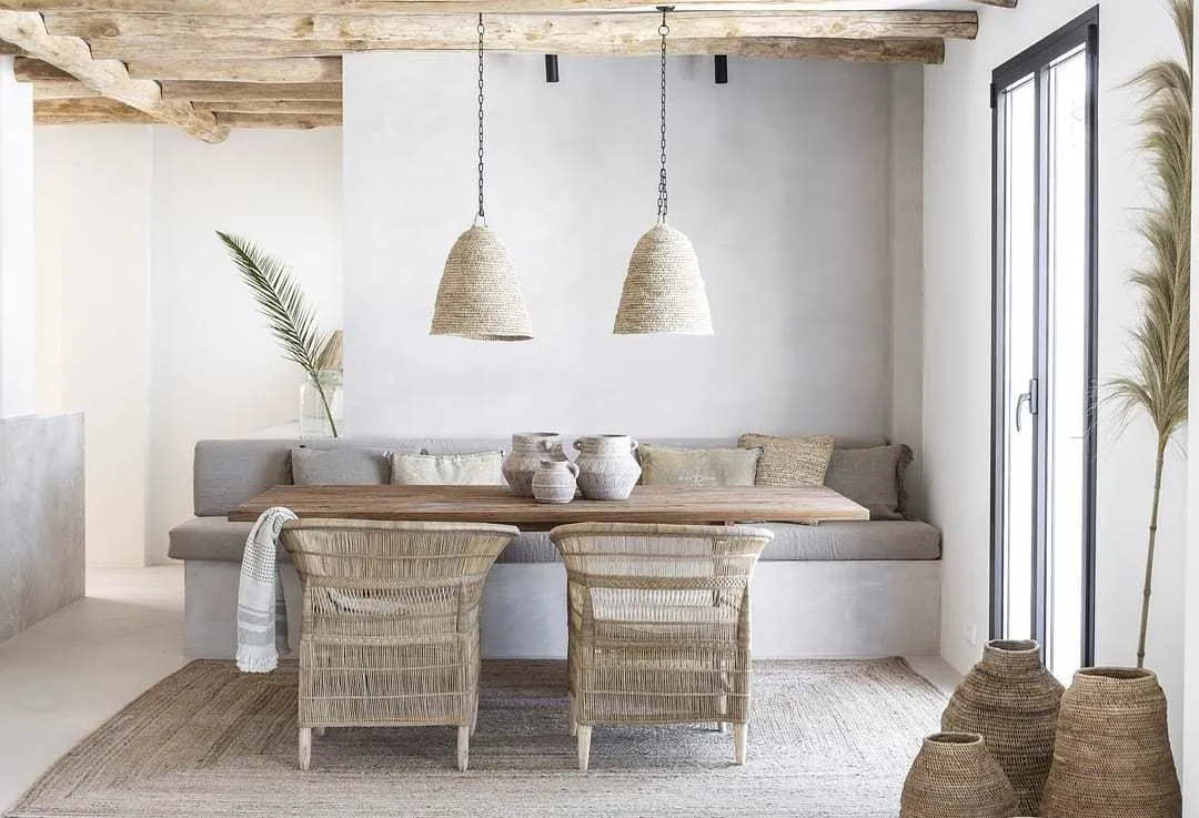 Microcement and Natural Wood to Renew the Mediterranean Style