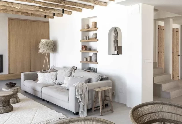 Microcement and natural wood to renew the Mediterranean style