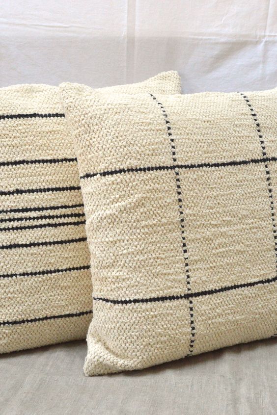Inexpensive cushions for a warm decor