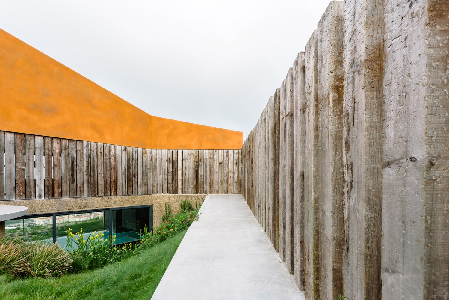 Casa Varatojo by Atelier Data in Torres Vedras, Portugal Casa Varatojo by Atelier Data in Torres Vedras, Portugal