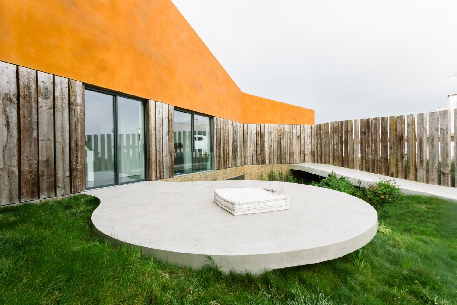 Casa Varatojo by Atelier Data in Torres Vedras, Portugal Casa Varatojo by Atelier Data in Torres Vedras, Portugal