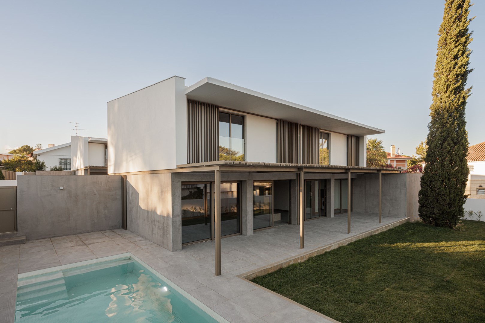 Houses in the Pine Forest by PK Arquitetos in Estoril, Portugal Houses in the Pine Forest by PK Arquitetos in Estoril, Portugal