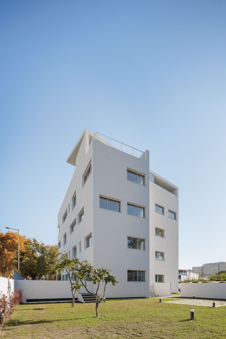 Nova Rio Housing in Portugal - Two volumes that dialogue with each other Nova Rio Housing in Portugal - Two volumes that dialogue with each other