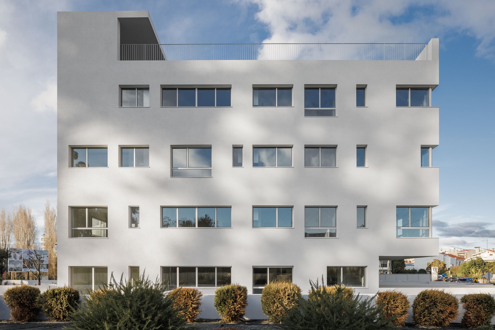 Nova Rio Housing in Portugal - Two volumes that dialogue with each other Nova Rio Housing in Portugal - Two volumes that dialogue with each other