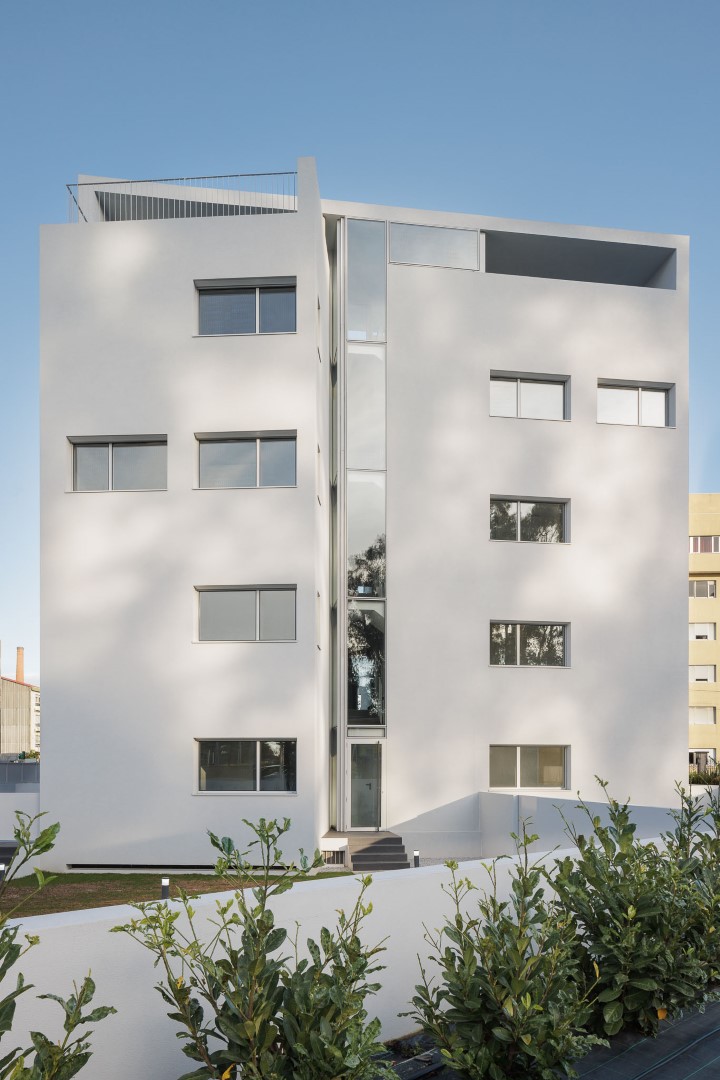 Nova Rio Housing in Portugal - Two volumes that dialogue with each other Nova Rio Housing in Portugal - Two volumes that dialogue with each other