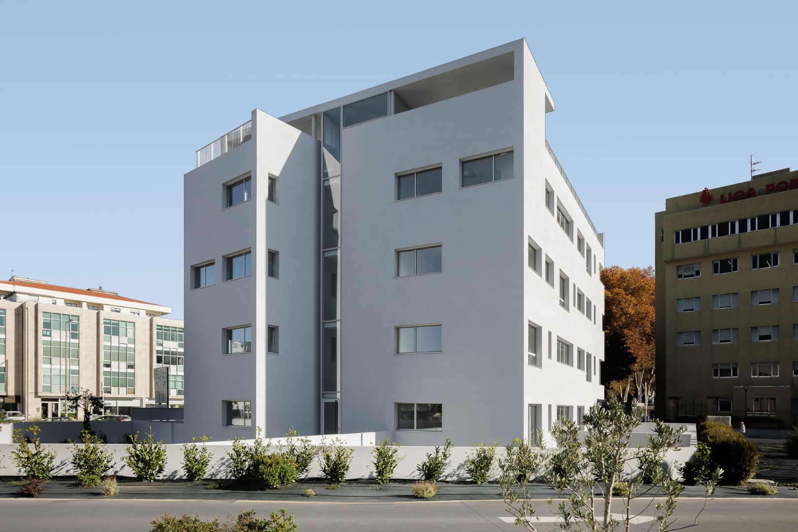 Nova Rio Housing in Portugal - Two volumes that dialogue with each other Nova Rio Housing in Portugal - Two volumes that dialogue with each other