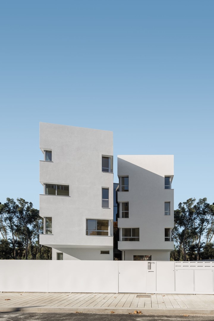 Nova Rio Housing in Portugal - Two volumes that dialogue with each other Nova Rio Housing in Portugal - Two volumes that dialogue with each other