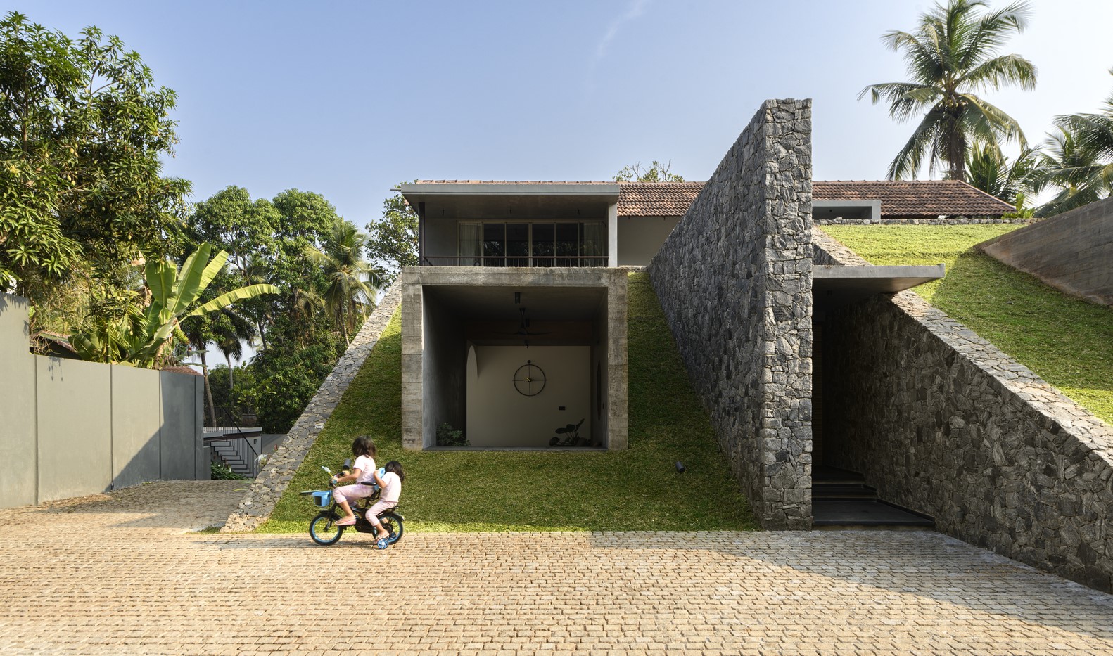 The Hidden House by Aslam Sham Architects in Kozhikode, India The Hidden House by Aslam Sham Architects in Kozhikode, India