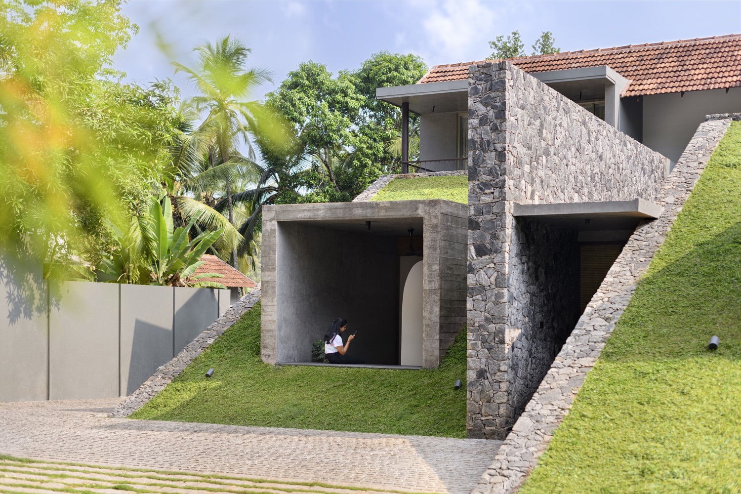 The Hidden House by Aslam Sham Architects in Kozhikode, India The Hidden House by Aslam Sham Architects in Kozhikode, India