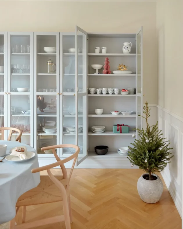 An easy and elegant way to bring the Christmas spirit into the home