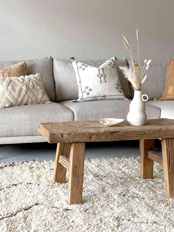Tricks to combine cushions on dark grey sofas and get a magazine result