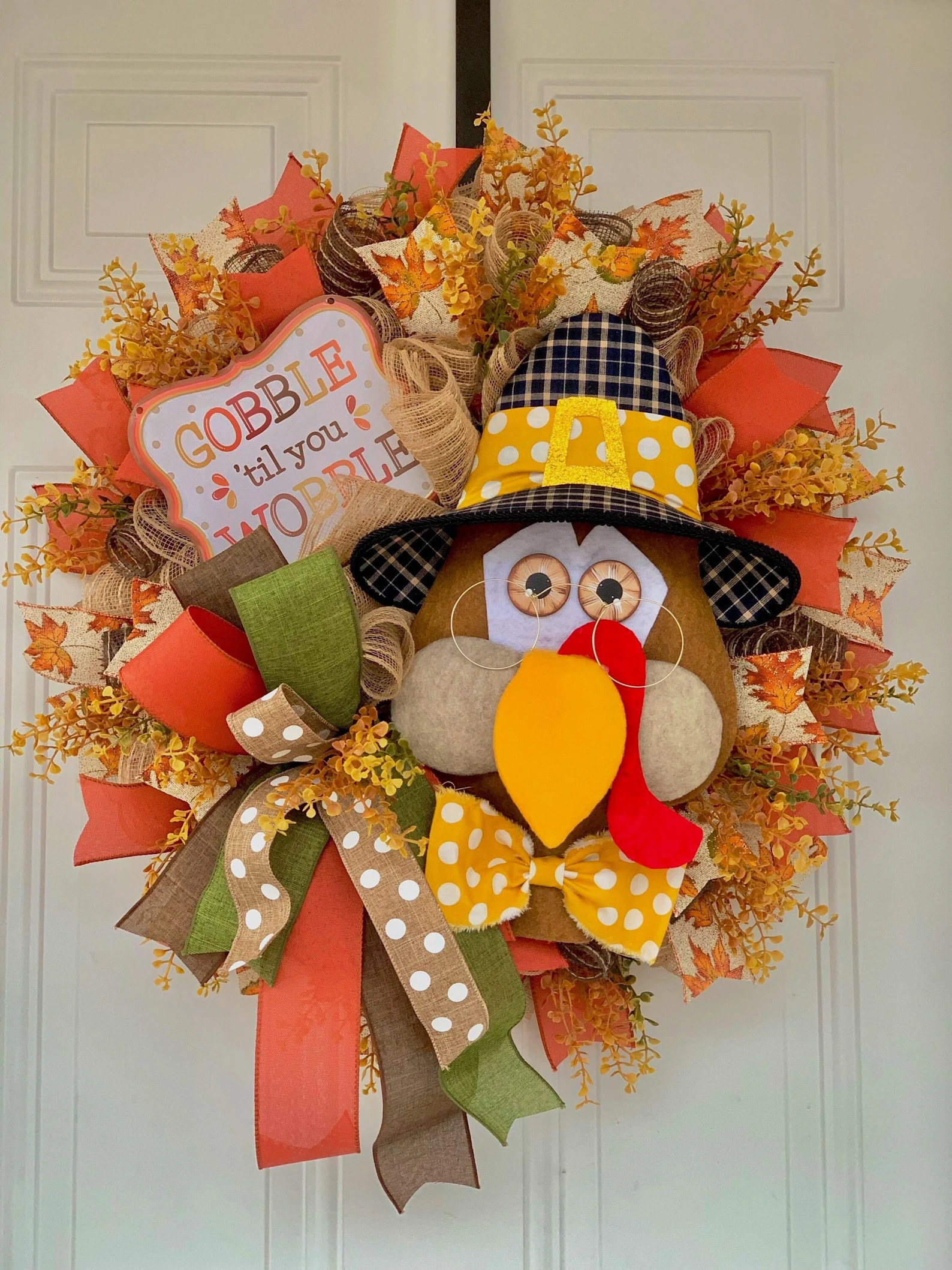15 Awesome Turkey Door Hanger Designs For Your Thanksgiving Décor