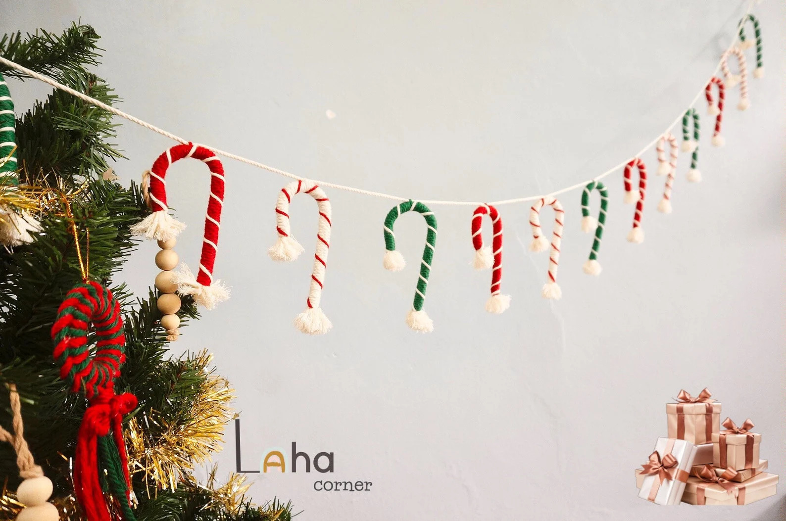 15 Whimsical Christmas Garland Designs You Will Love