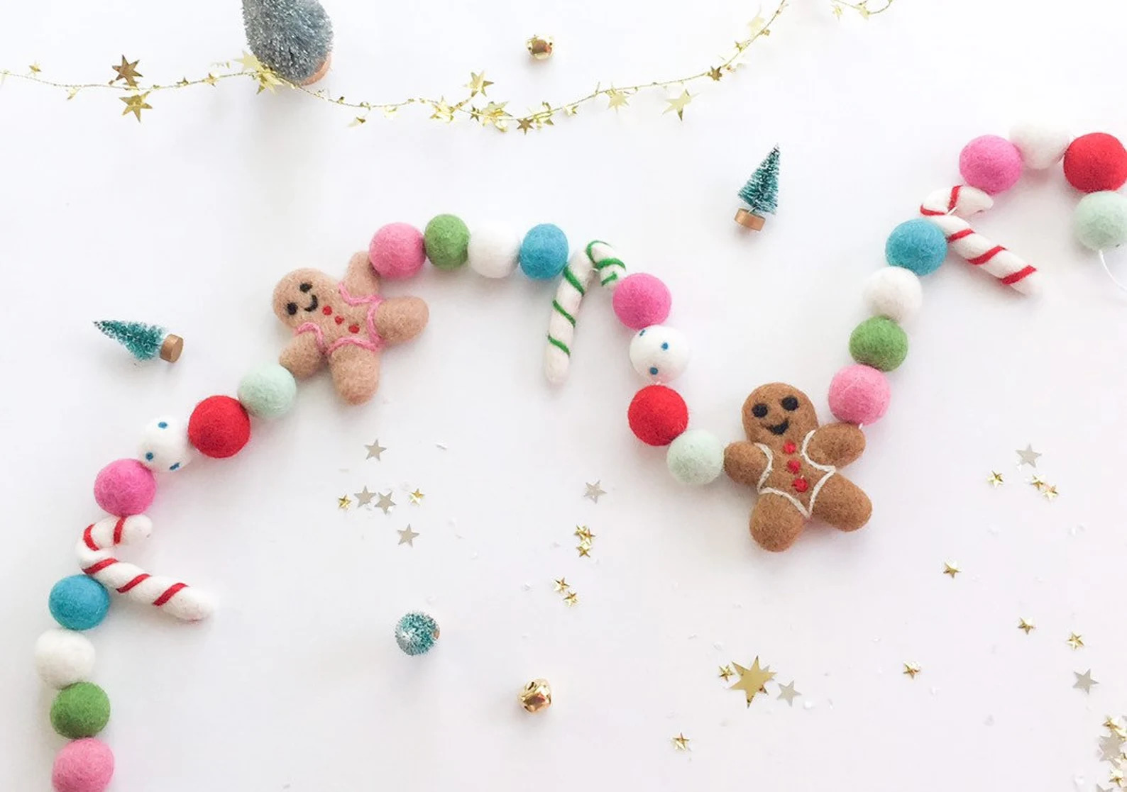 15 Whimsical Christmas Garland Designs You Will Love
