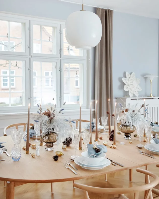 An easy and elegant way to bring the Christmas spirit into the home