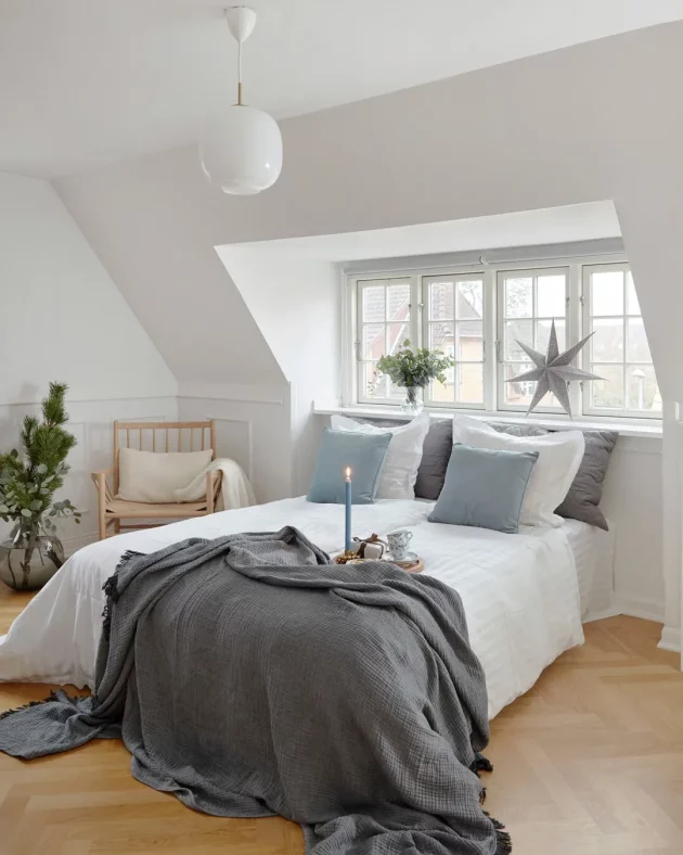 An easy and elegant way to bring the Christmas spirit into the home