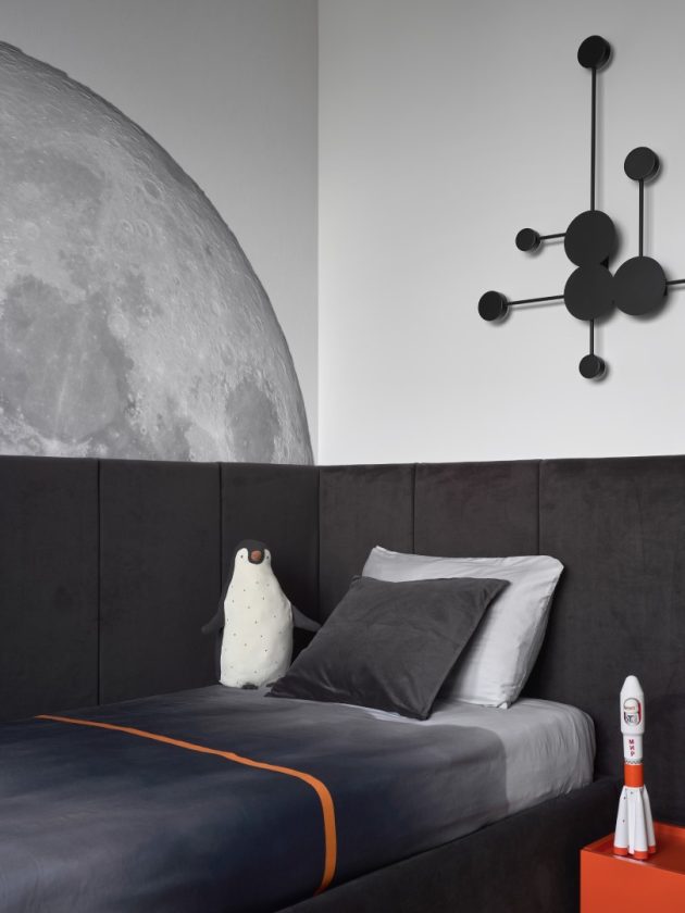 Contrasting Black & White Apartment in Neo-Classical Style by LINES bureau