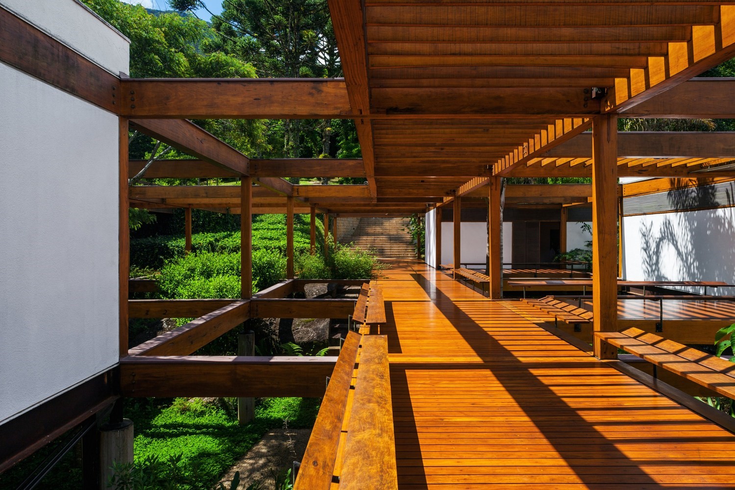 Grid House by FGMF in Brazil Grid House by FGMF in Brazil