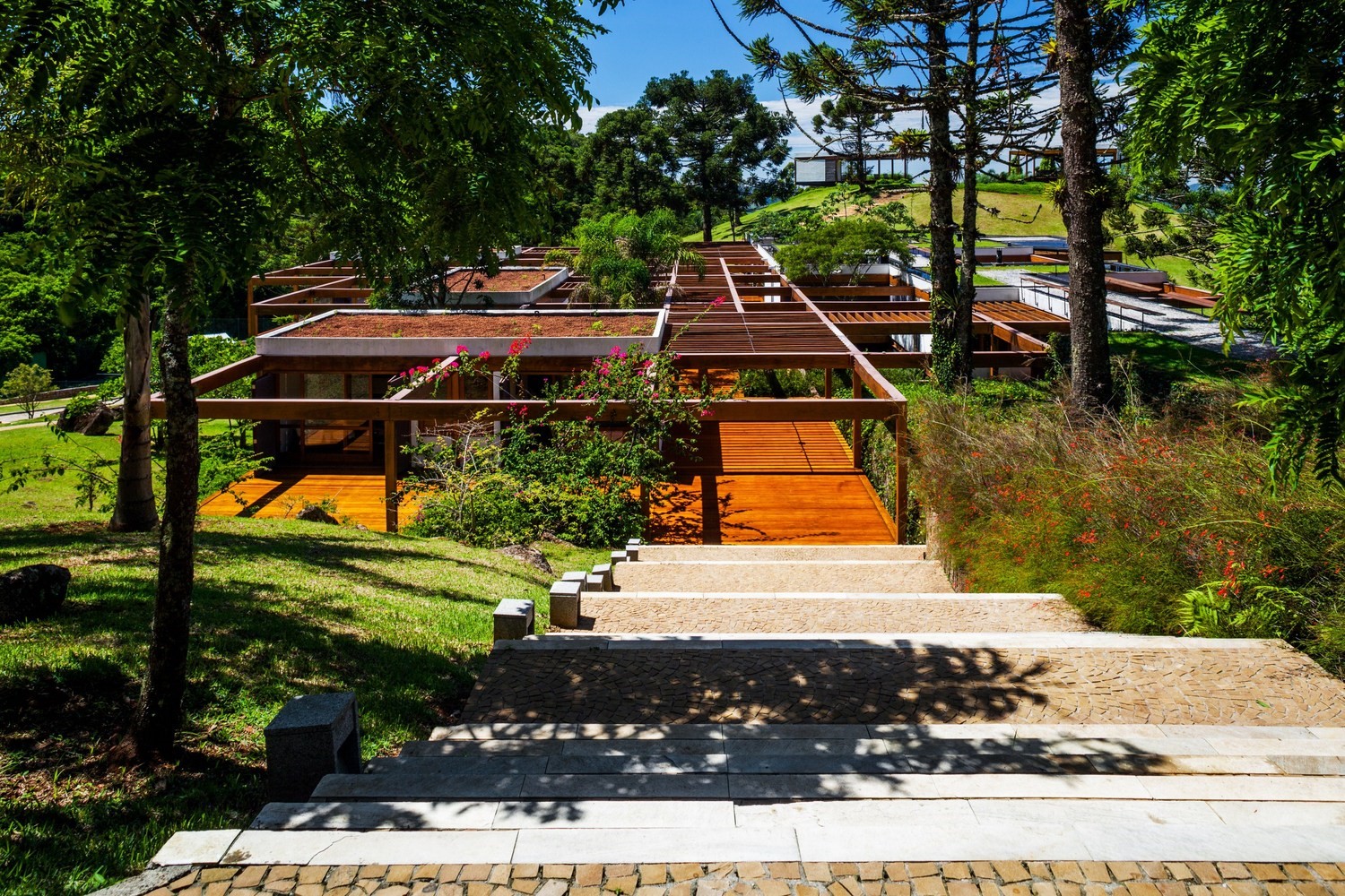 Grid House by FGMF in Brazil Grid House by FGMF in Brazil