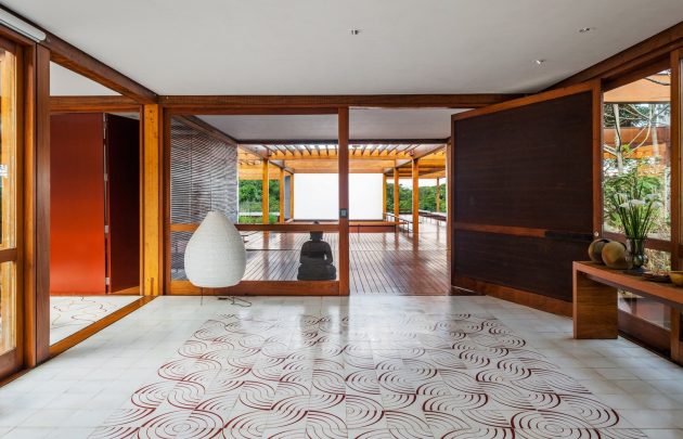 Grid House by FGMF in Brazil