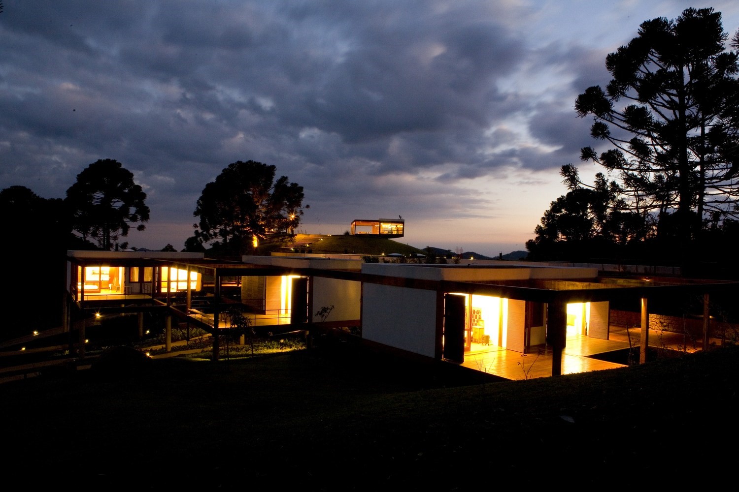Grid House by FGMF in Brazil Grid House by FGMF in Brazil