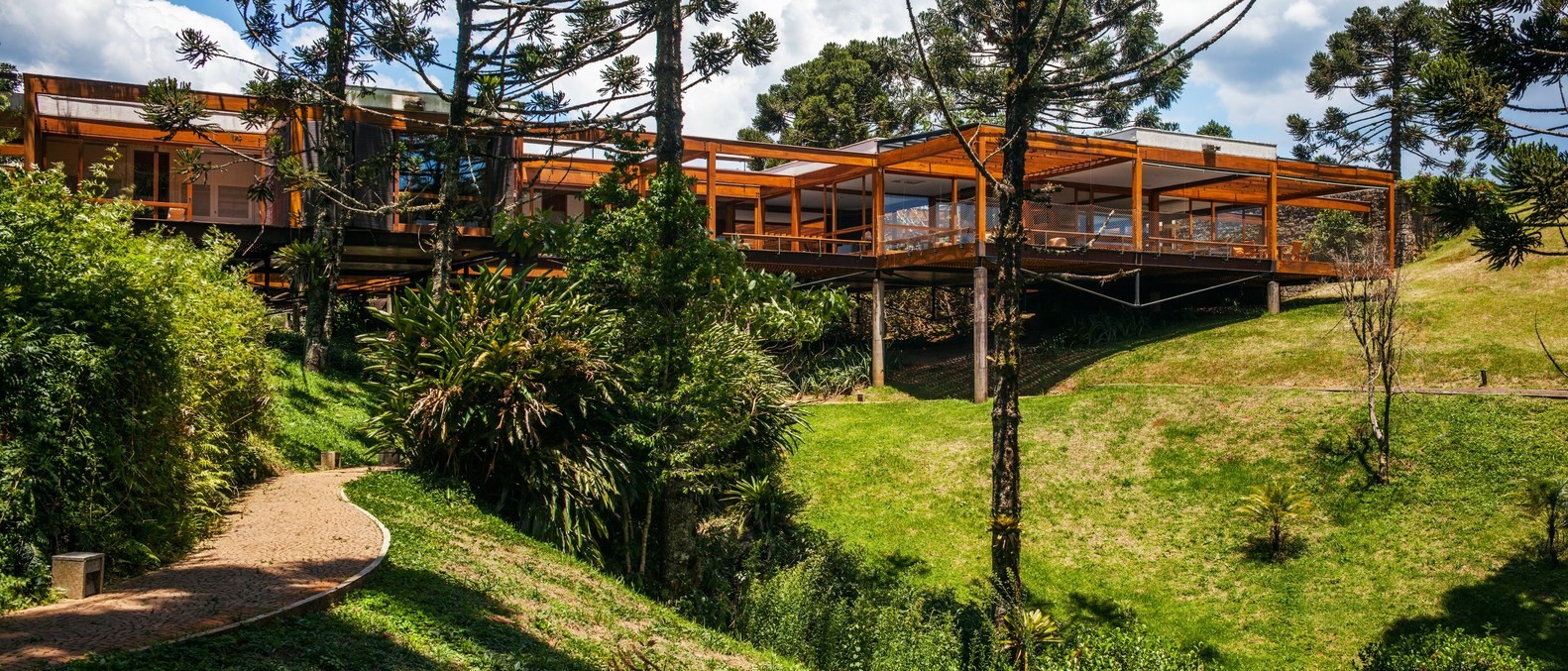 Grid House by FGMF in Brazil Grid House by FGMF in Brazil