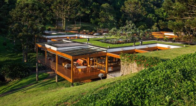 Grid House by FGMF in Brazil