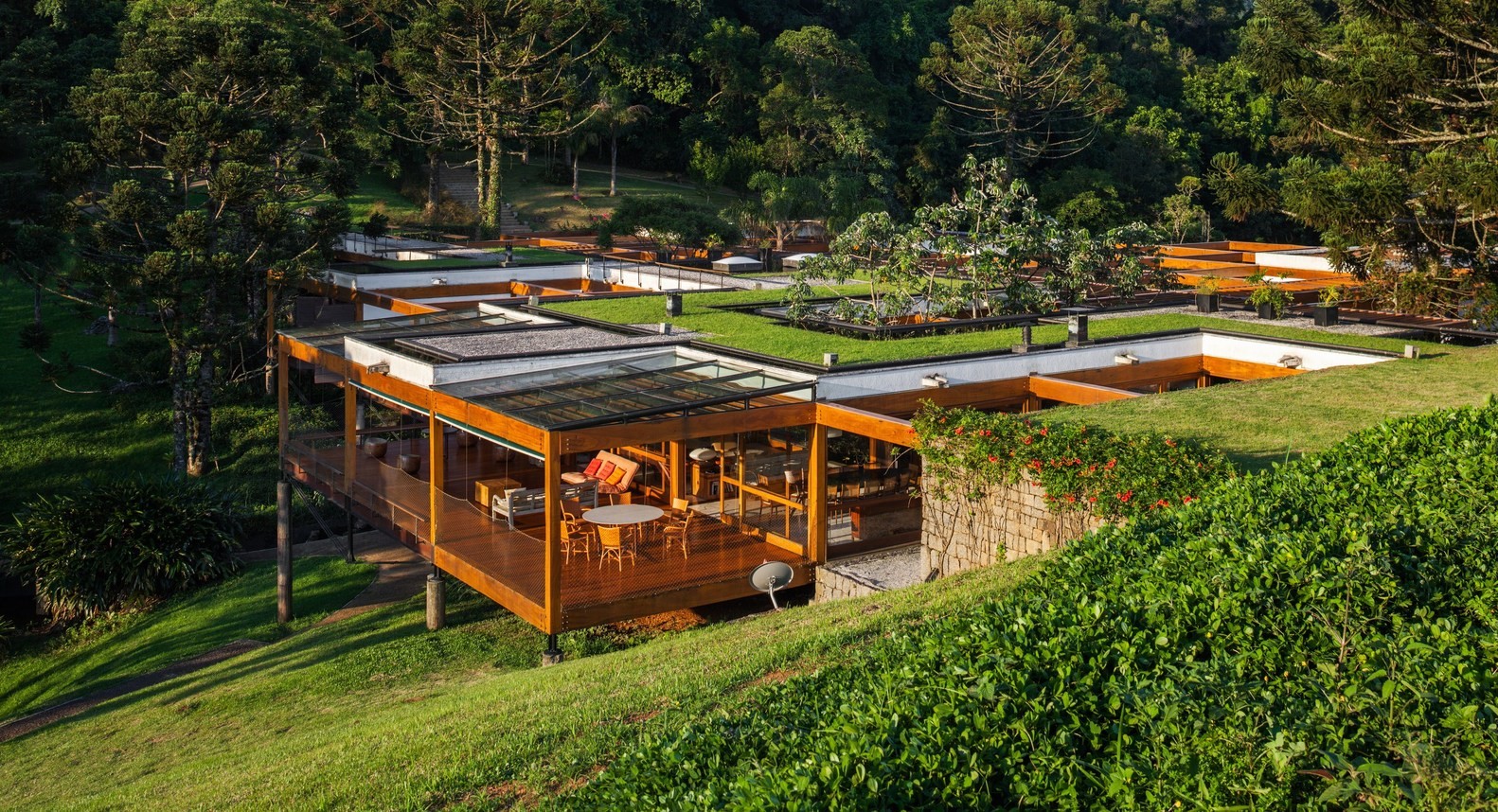 Grid House by FGMF in Brazil Grid House by FGMF in Brazil