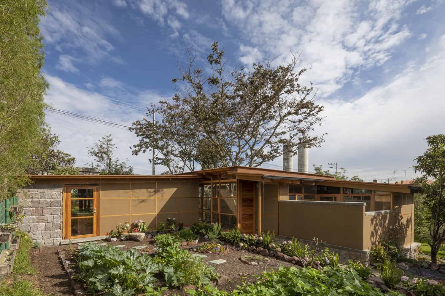 House Among Trees / El Sindicato Arquitectura / Ecuador