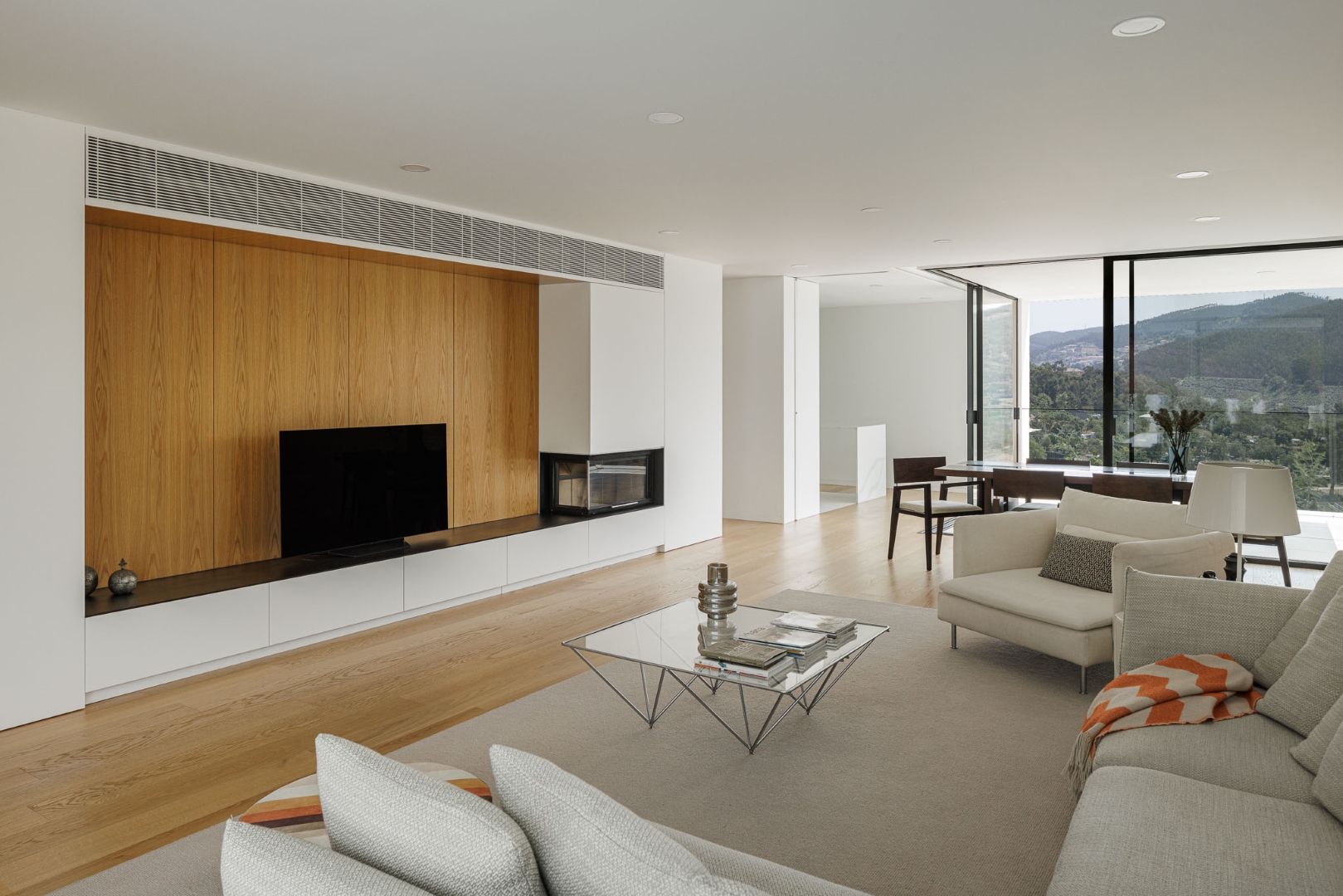 JC House by Mario Alves Arquiteto in Coimbra, Portual