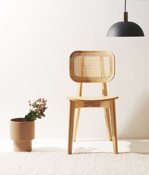 Choose the Ideal Cane Chair for Your Cozy Home