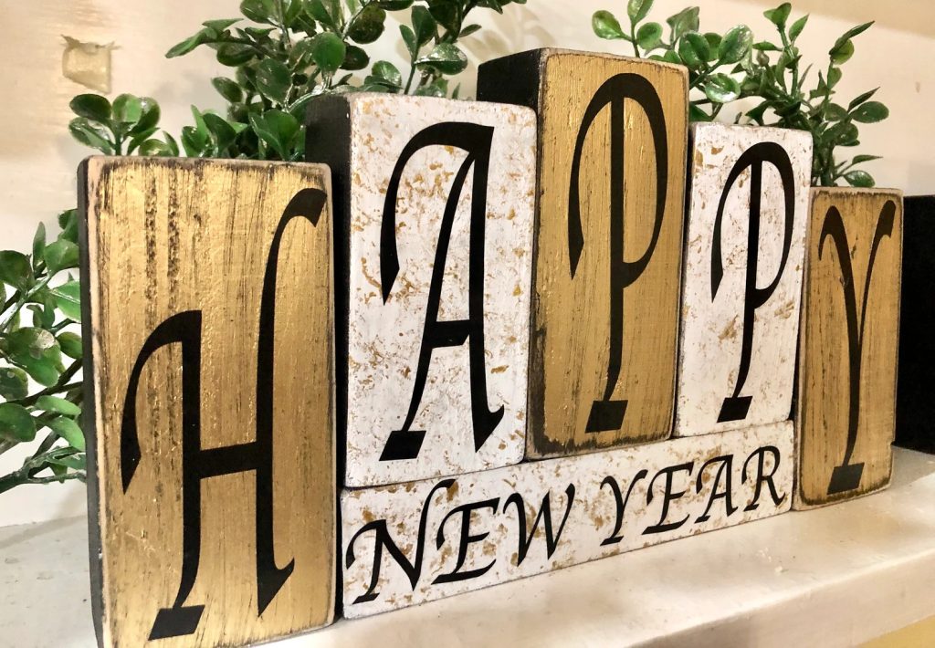 15 Elegant New Year Sign Ideas For The Party