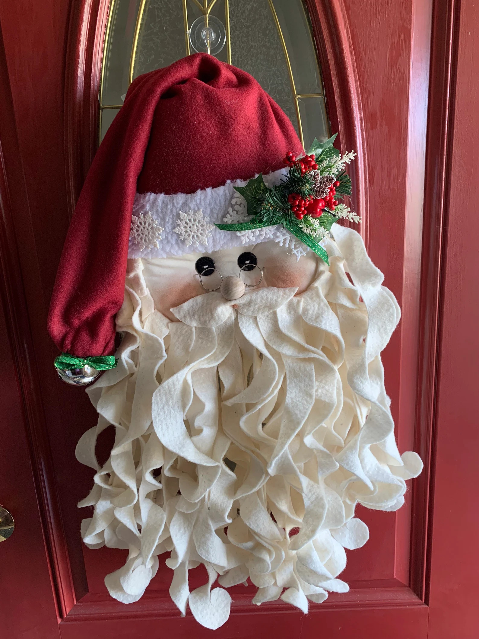 15 Quirky Santa Wreath Designs For Christmas