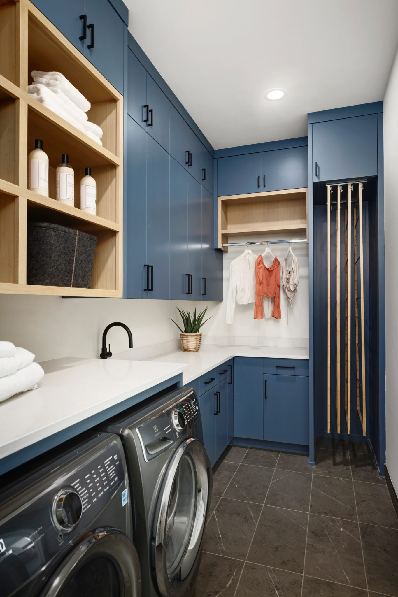 Laundry Room Scandinavian - Pinterest - Scandinavian Apartment Penthouse View Laundry Room Design