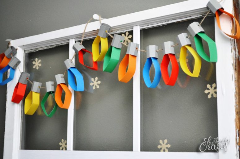 16 Super Easy DIY Paper Christmas Decorations You'll Need 15 Minutes To Craft