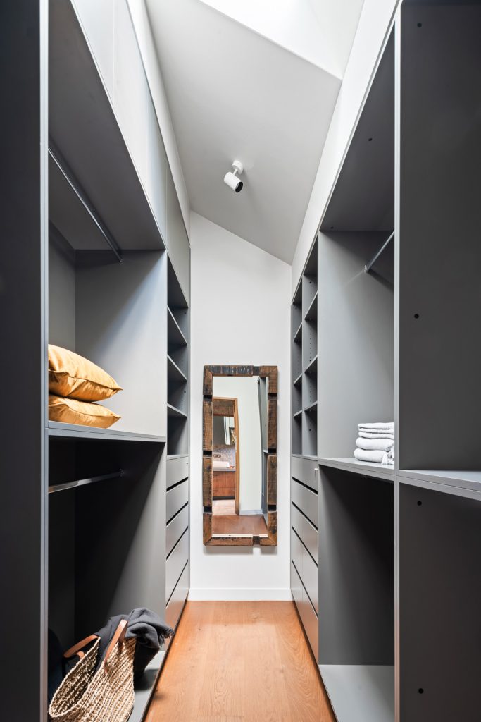 18 Charming Scandi-style Closet Designs You Will Love