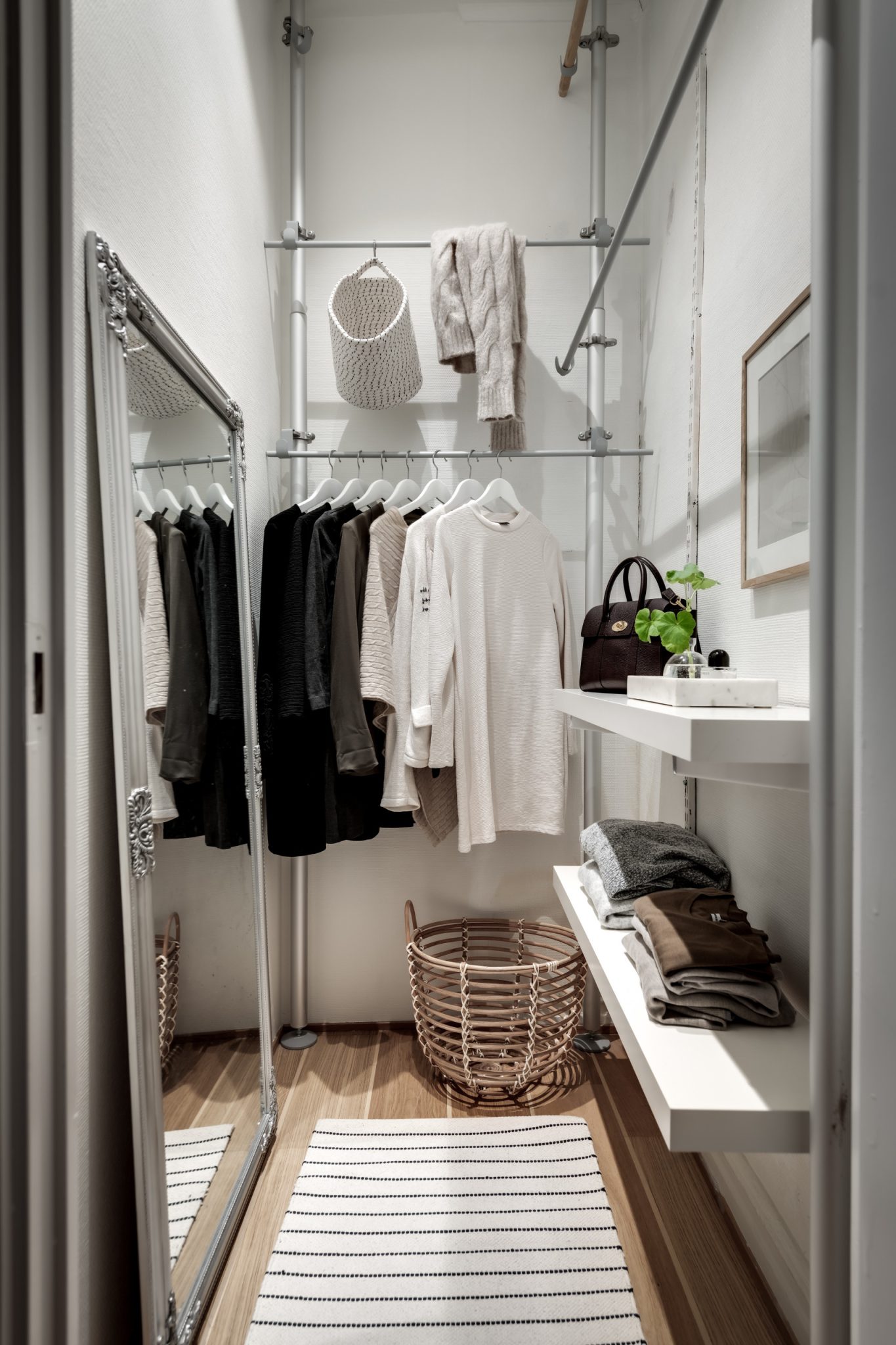 18 Charming Scandi-style Closet Designs You Will Love