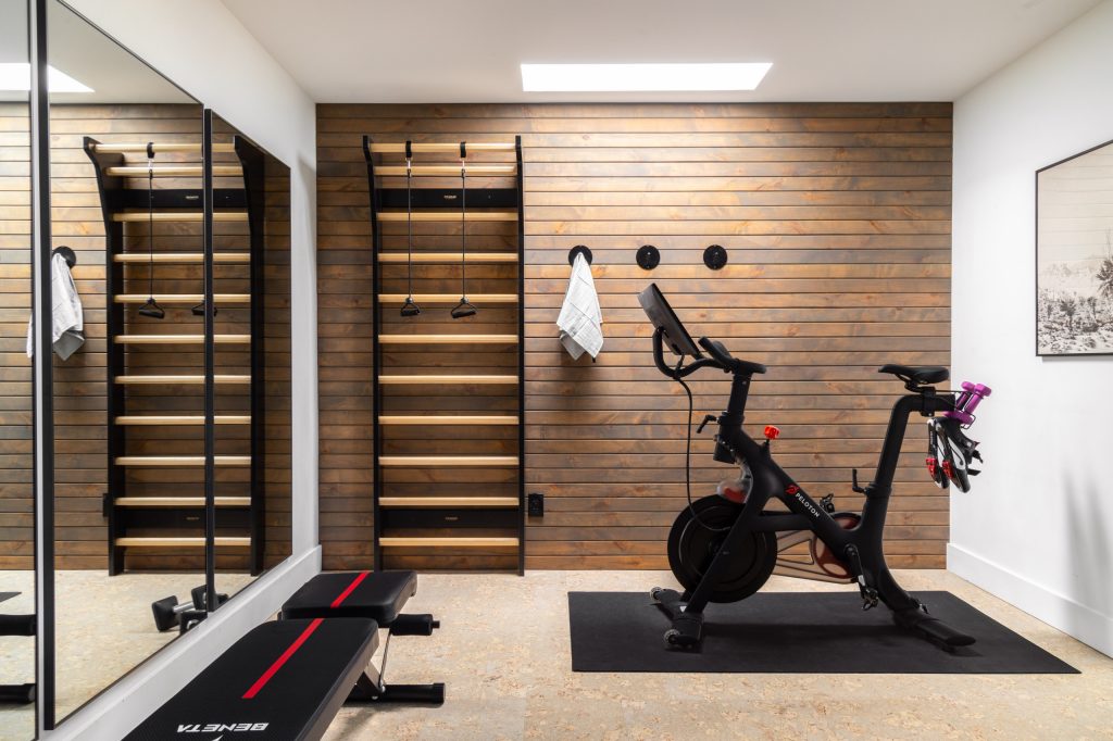 18 Compact & Efficient Scandinavian Home Gym Interior Designs