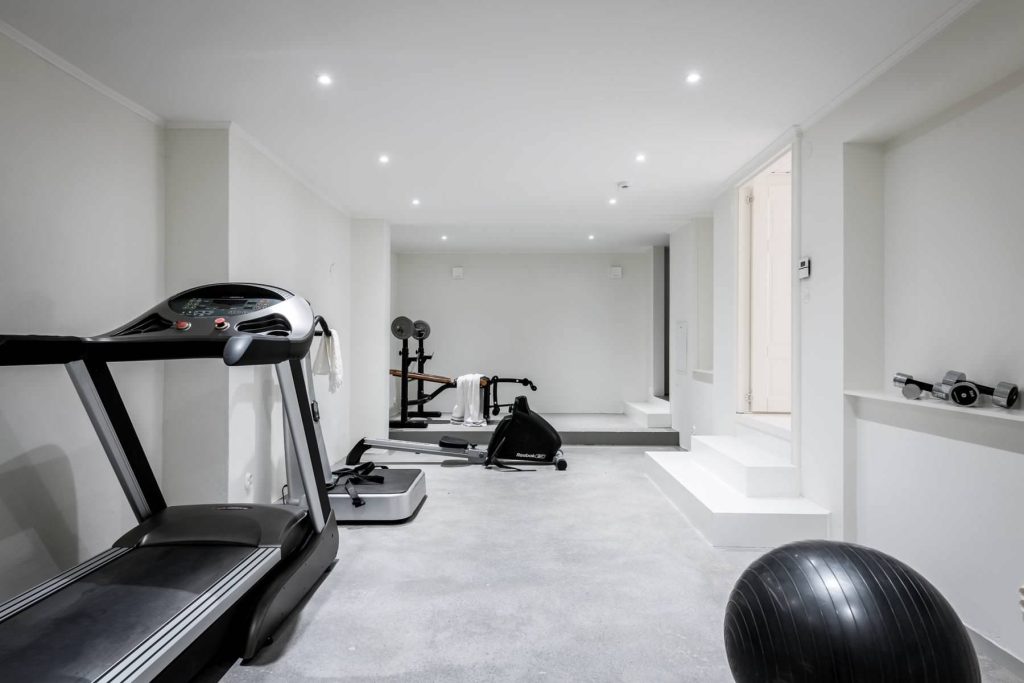 Stunning Scandinavian Apartment Gym Lighting Design image