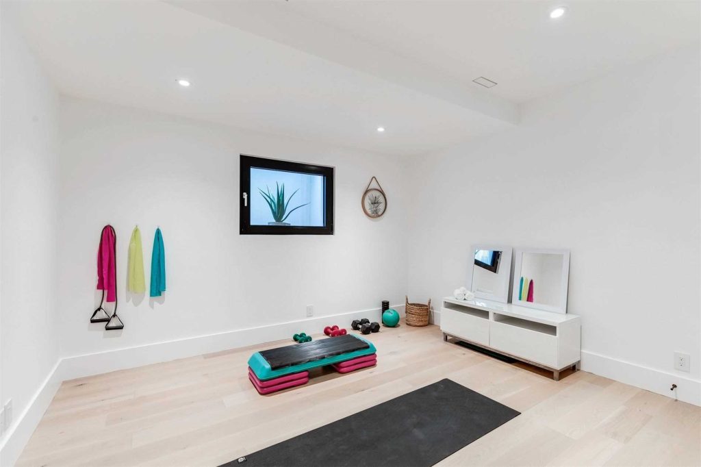 18 Compact & Efficient Scandinavian Home Gym Interior Designs