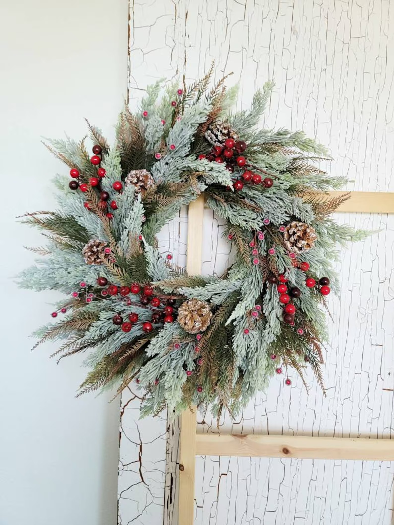 18 Traditional Berry Christmas Wreath Designs For The Season