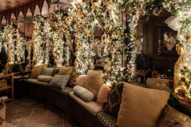 MARIAH CAREY INVITES YOU TO A CHRISTMAS COCKTAIL PARTY AT HER NEW YORK HOME