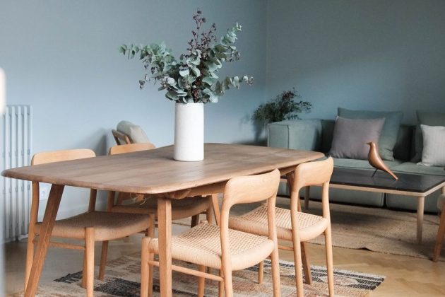 A SERENE AND NATURAL FLAT WITH MID CENTURY DESIGNER FURNITURE