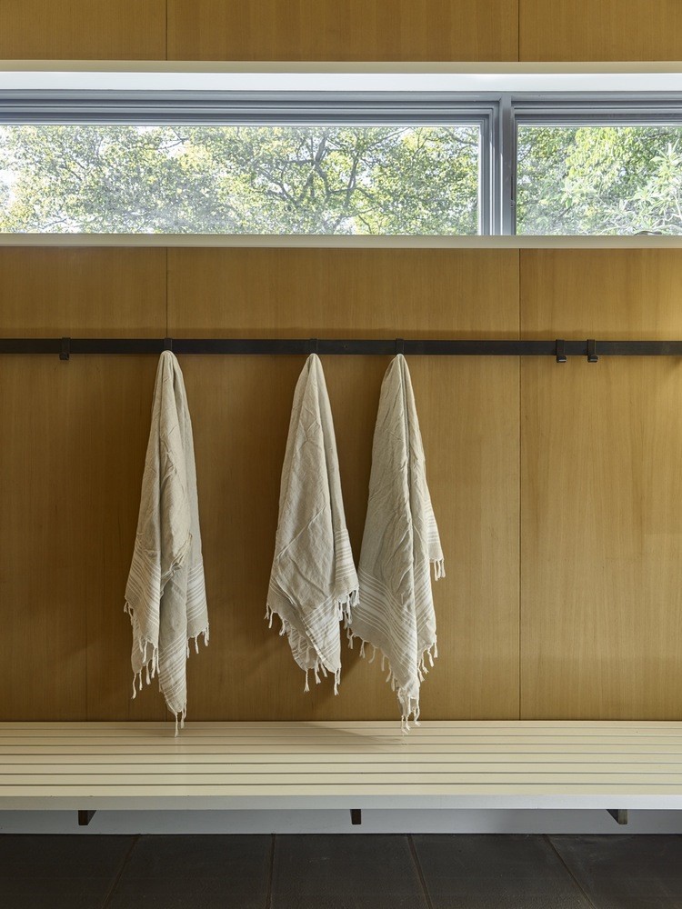 Further Lane Pool House by Robert Young Architects in East Hampton, New York Further Lane Pool House by Robert Young Architects in East Hampton, New York