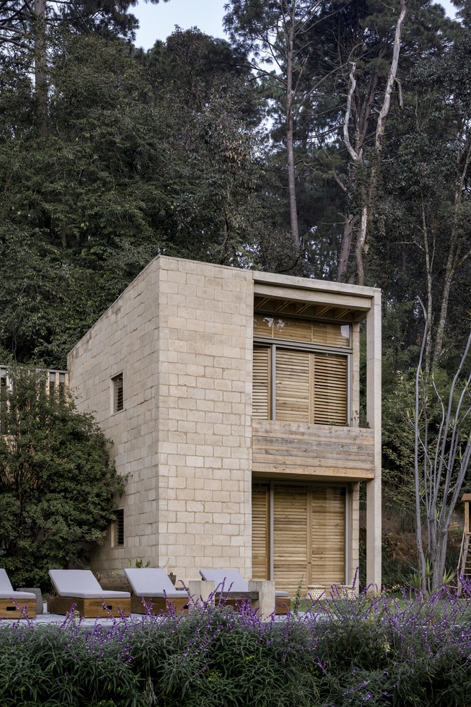 House in Avandaro by Taller Héctor Barroso in Valle de Bravo, Mexico House in Avandaro by Taller Héctor Barroso in Valle de Bravo, Mexico