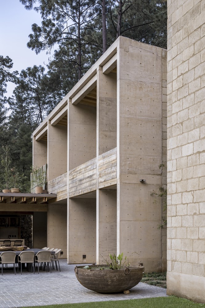 House in Avandaro by Taller Héctor Barroso in Valle de Bravo, Mexico House in Avandaro by Taller Héctor Barroso in Valle de Bravo, Mexico