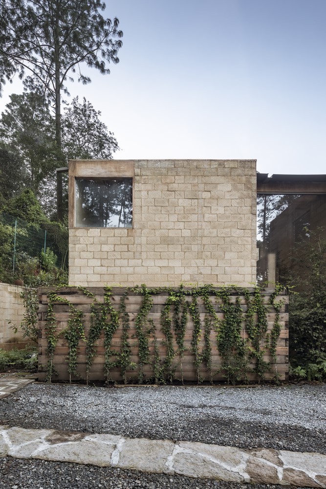 House in Avandaro by Taller Héctor Barroso in Valle de Bravo, Mexico House in Avandaro by Taller Héctor Barroso in Valle de Bravo, Mexico