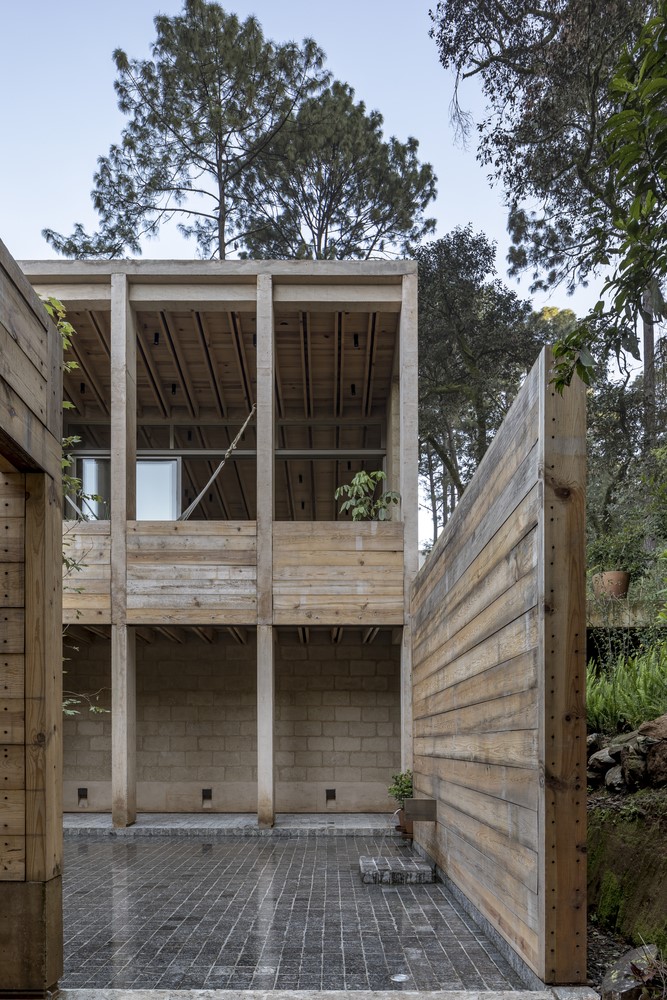 House in Avandaro by Taller Héctor Barroso in Valle de Bravo, Mexico House in Avandaro by Taller Héctor Barroso in Valle de Bravo, Mexico