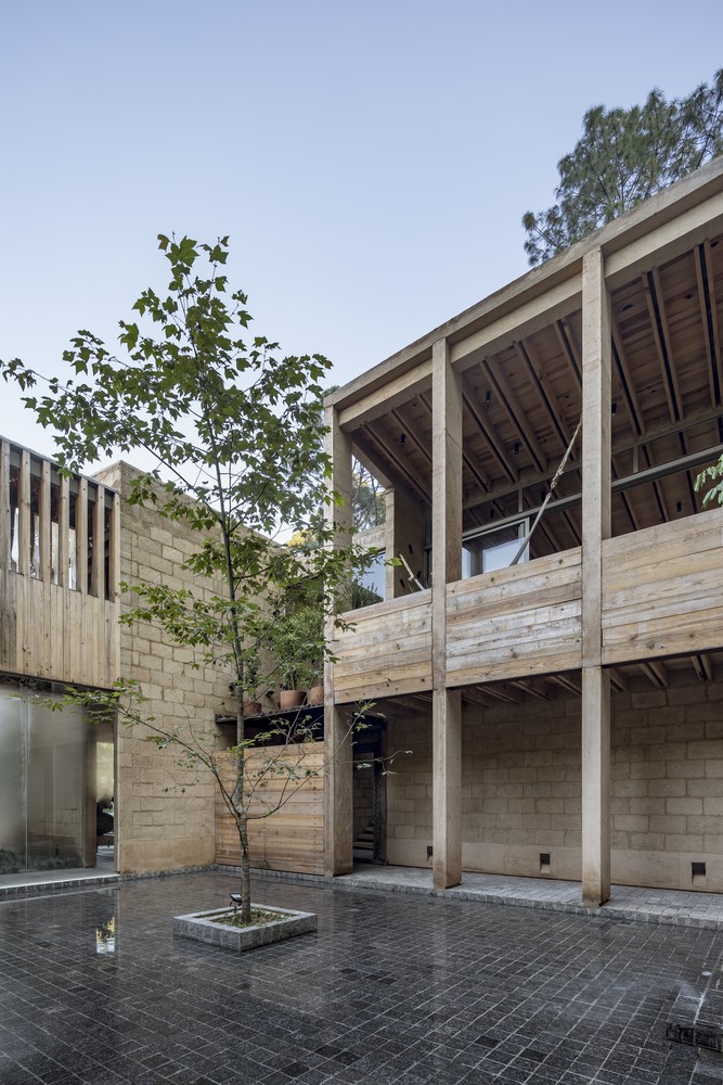 House in Avandaro by Taller Héctor Barroso in Valle de Bravo, Mexico House in Avandaro by Taller Héctor Barroso in Valle de Bravo, Mexico